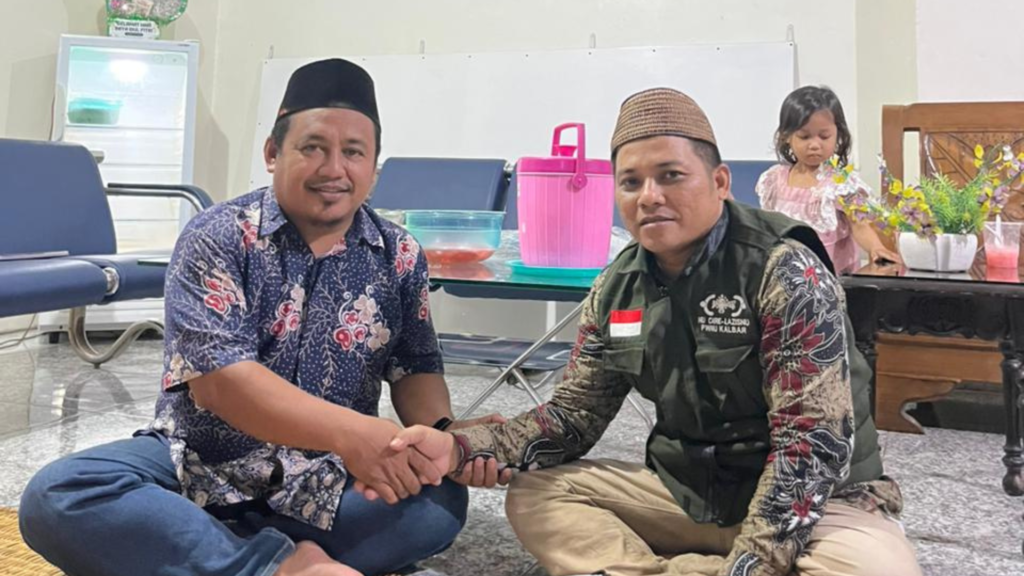 Ketua LP Ma’arif NU Kalbar Tunaikan Zakat Melalui Lazisnu Provinsi Kalimantan Barat