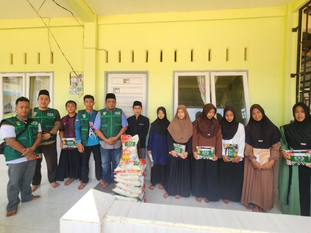 LAZISNU kabupaten Landak berbagi kepada Anak Yatim Di Dua Pondok Pesantren Yang Ada Di Kota Ngabang